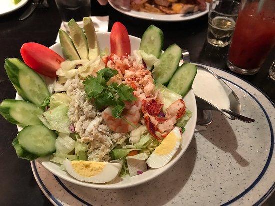 Ike's Food and Cocktails